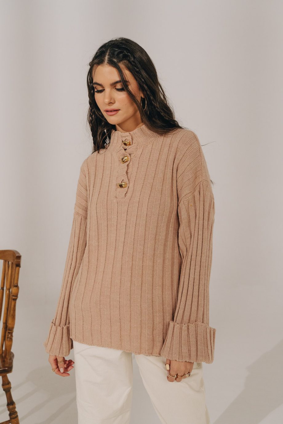 Evelyn nude sweater
