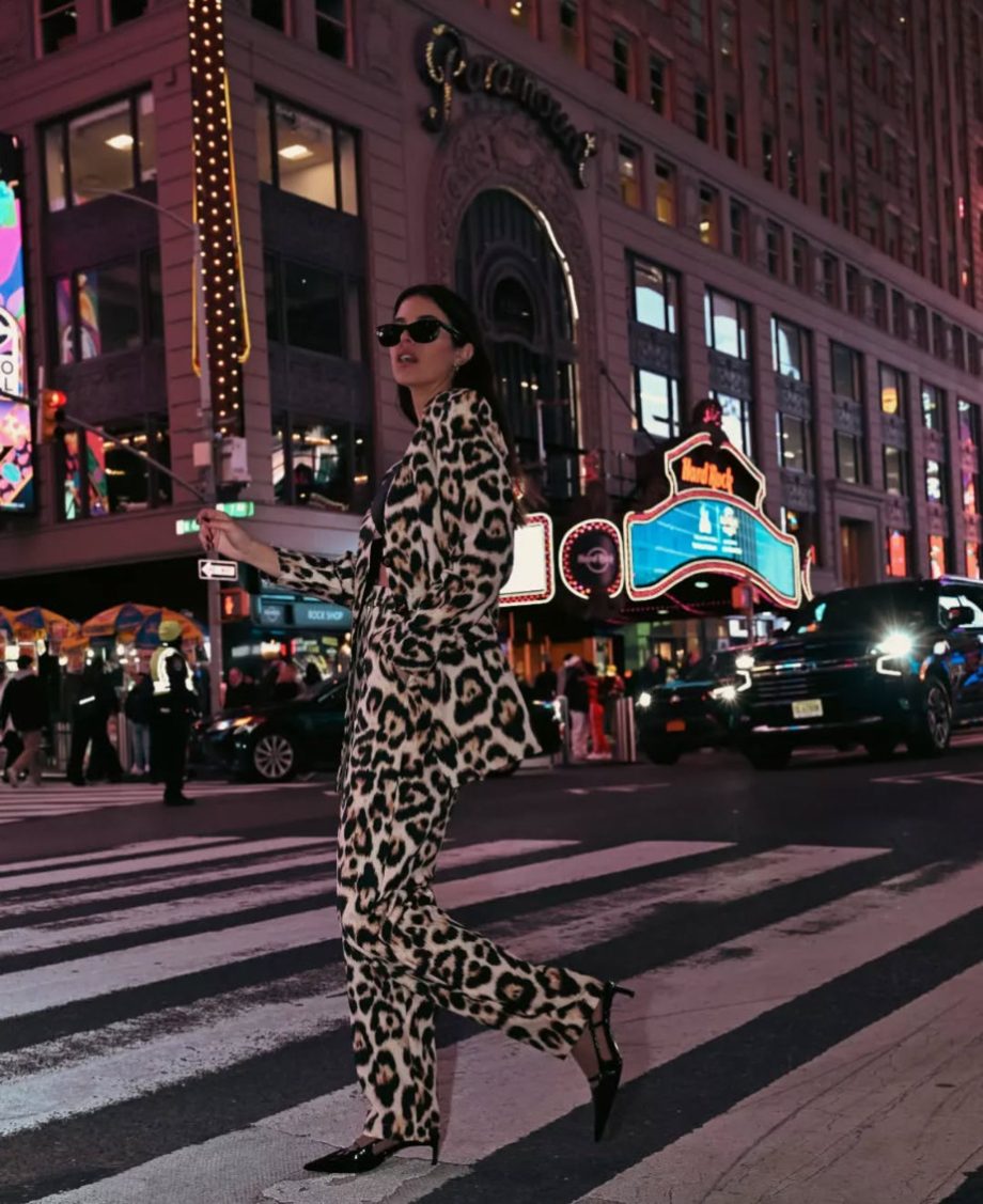 Naples leopard suit